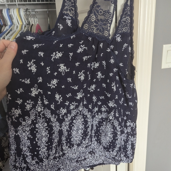 La Vie En Rose Navy and White Floral Lace-Back Tank - Picture 3 of 3